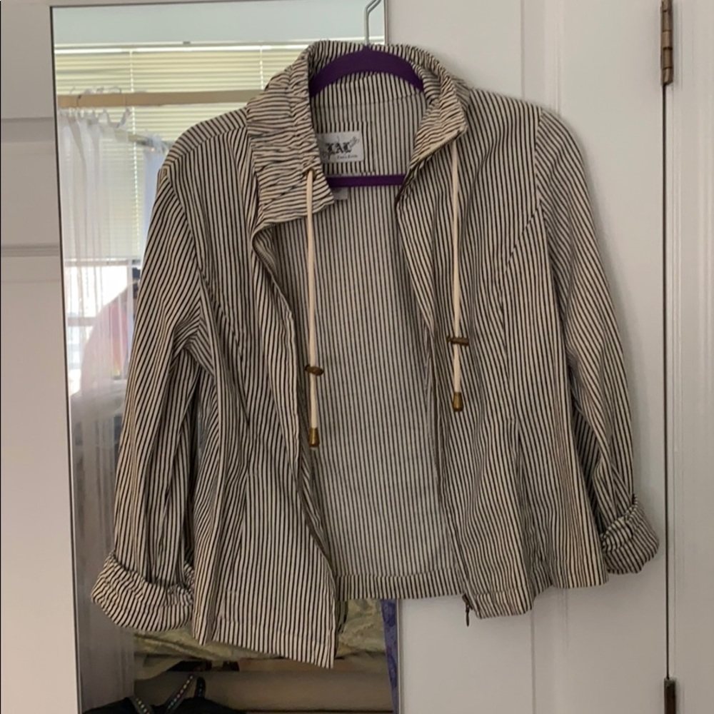 Striped zip up light jacket.